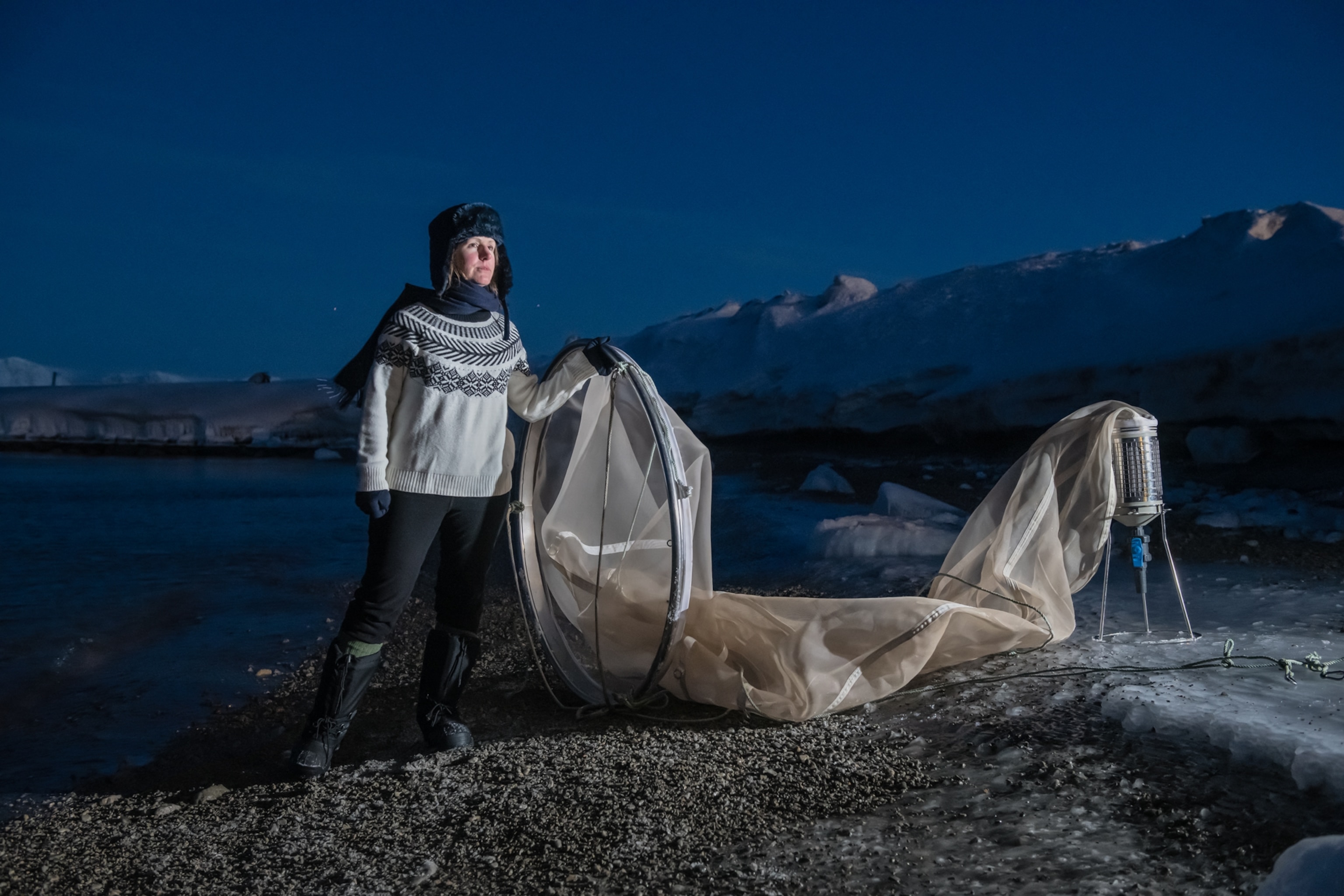 Portrait of Havermans standing outside with a large white net, among other equipment